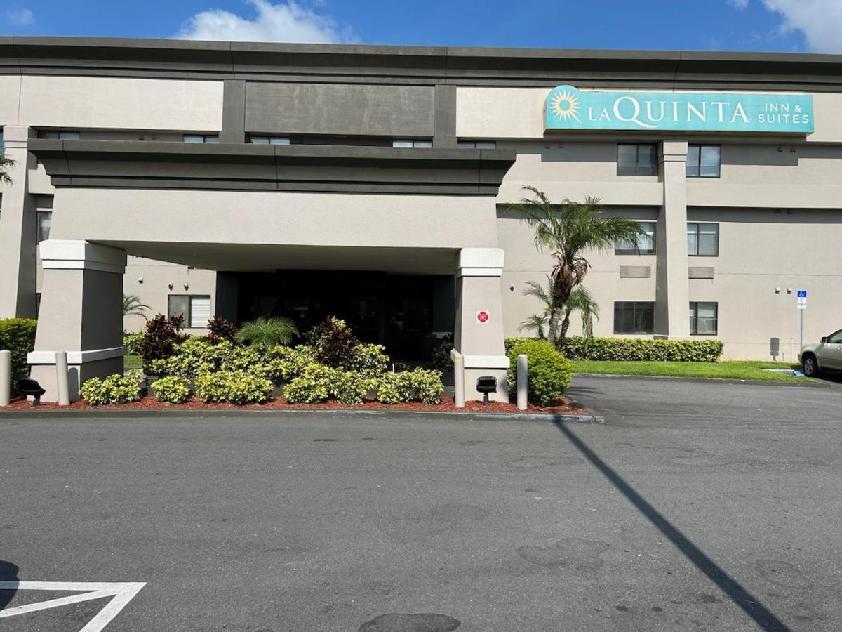 La Quinta By Wyndham Orlando South Hotel Williamsburg Ngoại thất bức ảnh