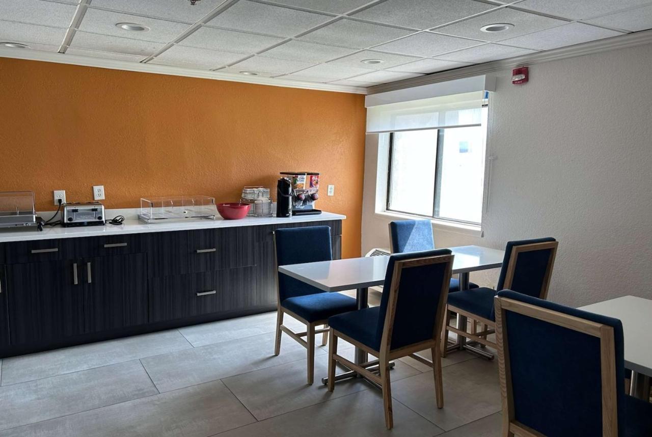 La Quinta By Wyndham Orlando South Hotel Williamsburg Ngoại thất bức ảnh