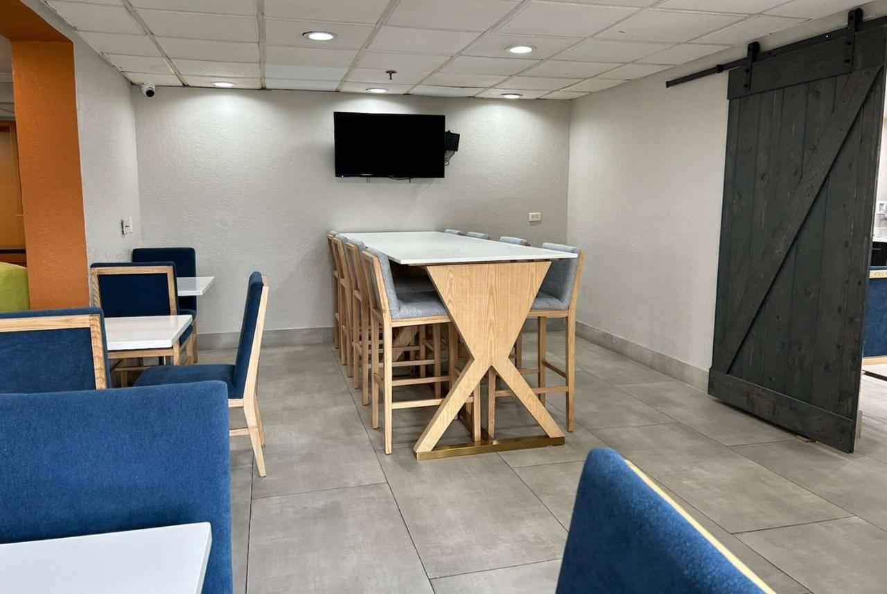 La Quinta By Wyndham Orlando South Hotel Williamsburg Ngoại thất bức ảnh